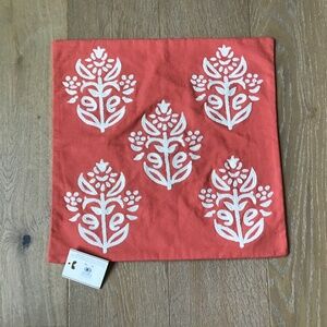 NWT Pottery Barn Kyla Medallion Coral Embroidered Floral Pillow Cover 18” Sq